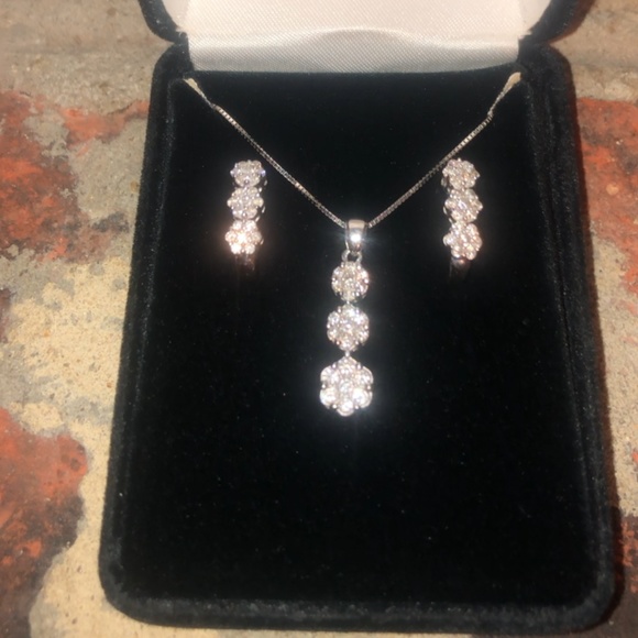 21stone Diamond necklace & earring set 10kt/14k - Picture 5 of 8